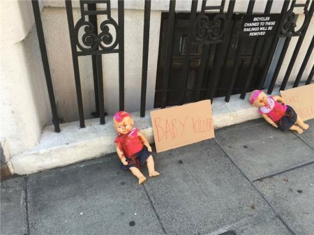 Ermənistanın Londondakı səfirliyi qarşısında etiraz aksiyası keçirilib