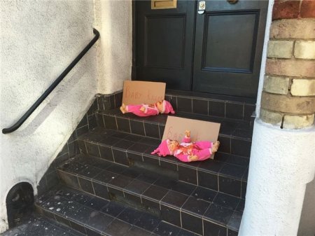 Ermənistanın Londondakı səfirliyi qarşısında etiraz aksiyası keçirilib