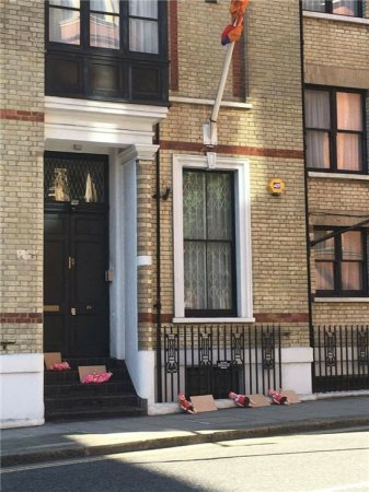 Ermənistanın Londondakı səfirliyi qarşısında etiraz aksiyası keçirilib