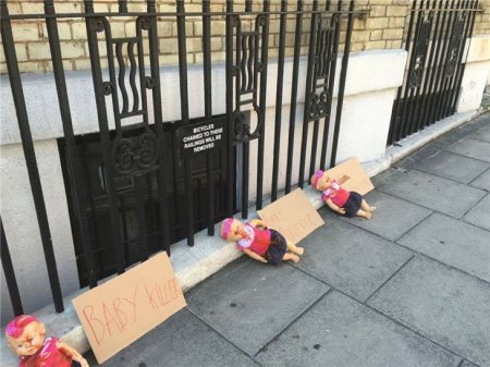 Ermənistanın Londondakı səfirliyi qarşısında etiraz aksiyası keçirilib