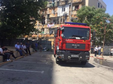 Bakıda universitet binası YANIR - İmtahan təxirə salındı - YENİLƏNİB