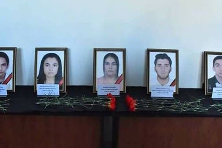 6 tələbənin ölümü ilə bağlı məhkəmədə gərginlik: 10 il cəza verilən sürücüyə hücum etmək istədilər