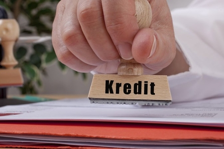 Azərbaycanda vaxtı keçmiş kreditlər rekord həddə çataraq 1,8 mlrd. manatı ötüb..