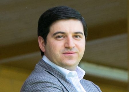 Ziya Məmmədovun oğlu ölkəni tərk etdi: - Londona köçdü