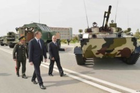 Azərbaycan Naxçıvana böyük hərbi qüvvə cəmləyir: 400 BTR, “Smerç”lər, “Qasırğa”lar... Azərbaycan Naxçıvana böyük hərbi qüvvə cəmləyir: 400 BTR, “Smerç”lər, “Qasırğa”lar...