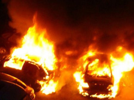 Bakıda cərimə meydançasında maşınlar yandı