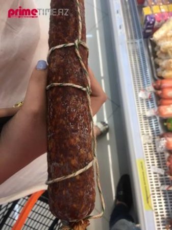 "Araz" marketdə BİABIRÇILIQ: kiflənmiş kolbasa, milçək... - FOTO
