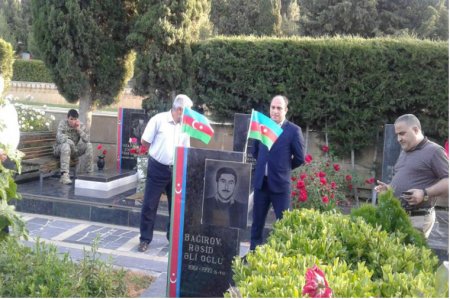 Xətaidə şəhid parkında büstü dağıdıb yerində pivəxana açdılar — ŞİKAYƏT..