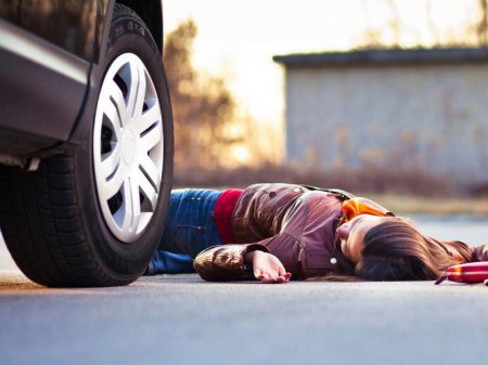 Şirvanda 10 yaşlı qızı maşın vurdu