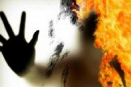 Bakıda 50 yaşlı qadın özünü yandırdı....