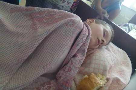 İki gün meşədə qalan uşaq valideynlərinə təhvil verildi 