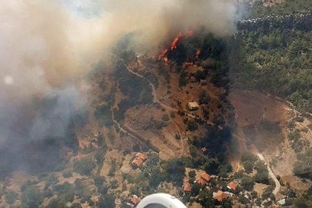 Türkiyədə meşə yanğını baş verib, 40-a yaxın ev yanıb, yaralılar var Türkiyədə meşə yanğını baş verib, 40-a yaxın ev yanıb, yaralılar var
