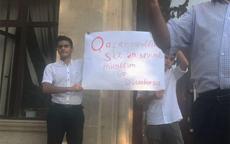 200 və 43 saylı Məktəb Lisey Kompleksinin direktoru ilə bağlı QALMAQAL BÖYÜYÜR 200 və 43 saylı Məktəb Lisey Kompleksinin direktoru ilə bağlı QALMAQAL BÖYÜYÜR