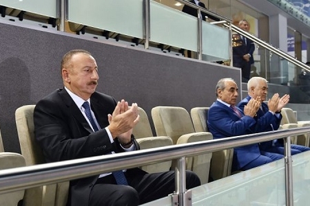 Prezident İlham Əliyev milli komandamızın oyununu izlədi - FOTOLAR