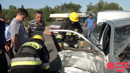 Bakıda minik maşınıyla evakuator toqquşdu: qadın öldü....