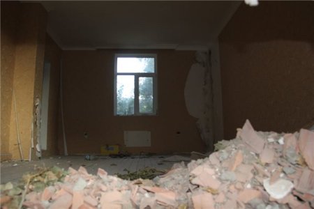 Badamdarda köhnə binaların sökülməsində qalmaqal yaşanır: “Bizə zəmanət versinlər” -FOTOLAR