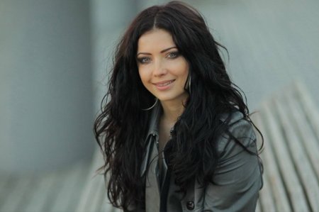 Türkiyə gömrüyündə qalmaqal — Ukraynalı müğənninin yaşlı olduğuna inanmadılar