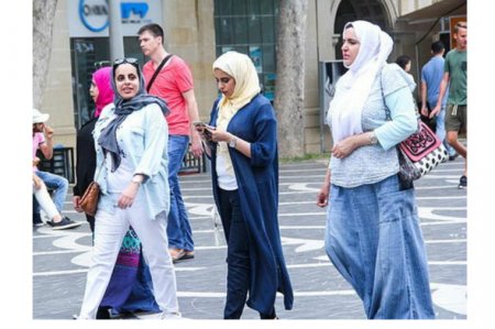 Turistlər Azərbaycanda 1,3 milyard dollar xərcləyib