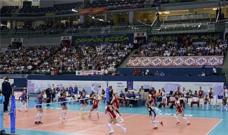 Prezident İlham Əliyev milli komandamızın oyununu izlədi - FOTOLAR