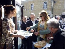 ​Prezident və xanımı İçərişəhərdə təndir çörəyi kəsdi