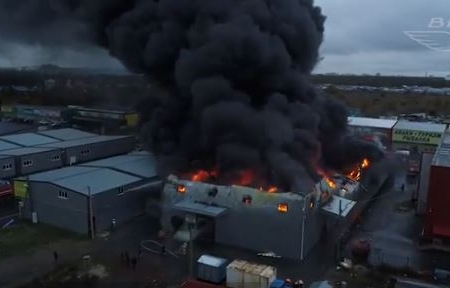 Rusiya bazarlarından birində güclü yanğın baş verib Rusiya bazarlarından birində güclü yanğın baş verib