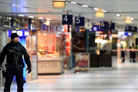 Azərbaycanlı Almaniyada vağzalı partlatmaqla hədələdi Azərbaycanlı Almaniyada vağzalı partlatmaqla hədələdi