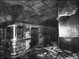 Bakı metrosunun ən dəhşətli faciəsindən 22 il ötdü Bakı metrosunun ən dəhşətli faciəsindən 22 il ötdü