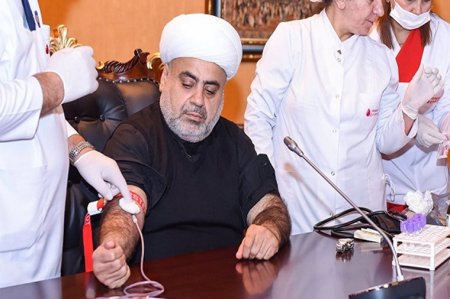 Bu gün Allahşükür Paşazadə və oğlu qan verdi