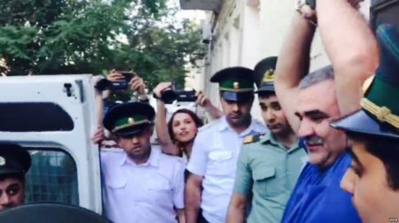 Əfqan Muxtarlının həbs müddəti uzadıldı