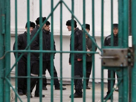 Məhbusların qaçmasına görə tutulan vəzifəli şəxslərin adları açıqlanıb