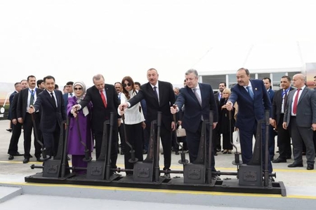 “Bakı-Tbilisi-Qars” Yerevanda vahimə yaradıb - Erməni yazardan etiraf “Bakı-Tbilisi-Qars” Yerevanda vahimə yaradıb - Erməni yazardan etiraf