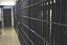 Məhbusların qaçmasına kömək etməkdə təqsirləndirilən qadın vərəm dispanserinə yerləşdirilib Məhbusların qaçmasına kömək etməkdə təqsirləndirilən qadın vərəm dispanserinə yerləşdirilib