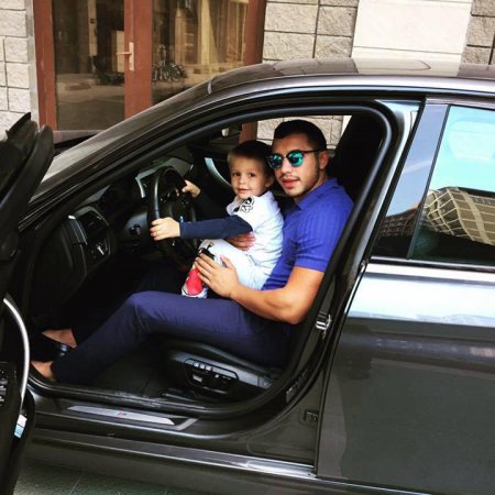 Hacı İbrahimin övladlarının dəbdəbəli həyat tərzi: Milyonluq maşınlar, qızlar... — FOTOLAR