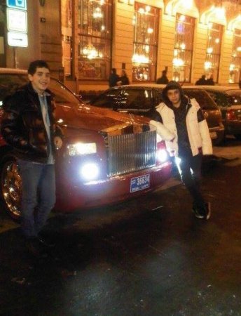 Hacı İbrahimin övladlarının dəbdəbəli həyat tərzi: Milyonluq maşınlar, qızlar... — FOTOLAR