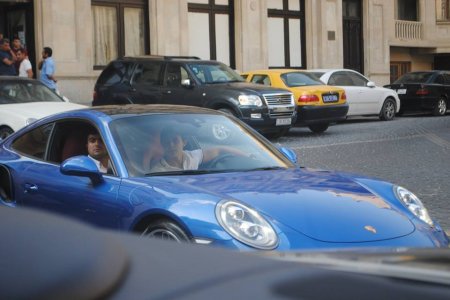 Hacı İbrahimin övladlarının dəbdəbəli həyat tərzi: Milyonluq maşınlar, qızlar... — FOTOLAR
