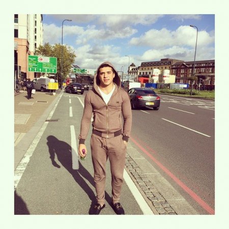 Hacı İbrahimin övladlarının dəbdəbəli həyat tərzi: Milyonluq maşınlar, qızlar... — FOTOLAR