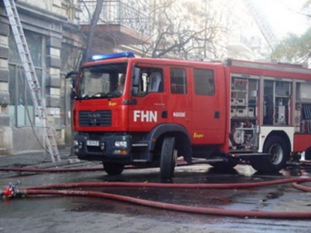 Sumqayıtda ev yandı: 14 sakin təxliyə olundu