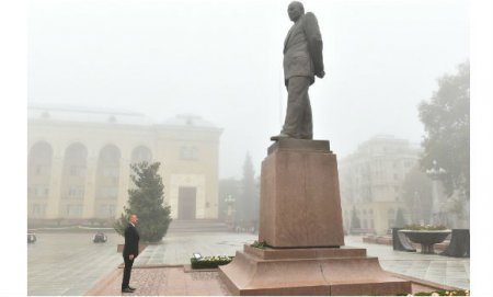 İlham Əliyev Gəncəyə gedib — FOTOLAR