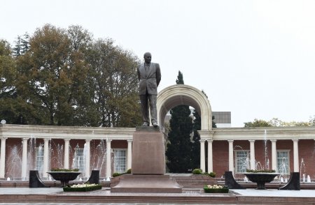 İlham Əliyev Gəncəyə gedib — FOTOLAR 