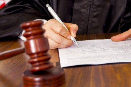 Azərbaycanda hüquqi kuryoz: keçirilməyən məhkəmə prosesinin saxta qərarı “tapılmır”