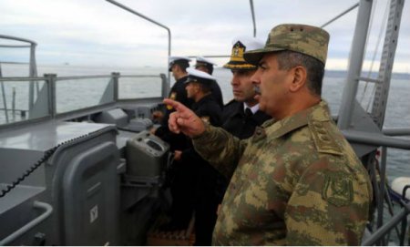 Müdafiə naziri dəniz poliqonunda — FOTOLAR