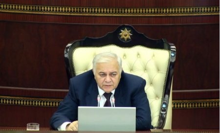 Spikerdən deputatlara sərt xəbərdarlıq — Telefonda qurdalanmağı yığışdırın!