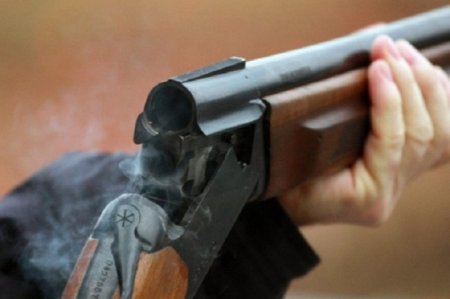 Azərbaycanda yeniyetmə özünü güllələdi