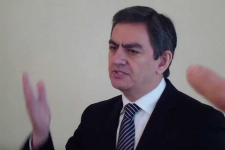 Prokurorluğun beynəlxalq axtarışa verdiyi şəxslər Əli Kərimlinin qohumları çıxdı