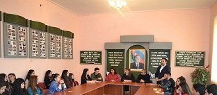 Nərimanov rayonunda "Gənclərin natiqlik bacarıqlarının inkişafı" layihəsinin növbəti təlimi keçirilib (FOTOLAR)