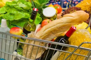 Bakı əhalisi ən çox yeməyə və benzinə pul xərcləyir Bakı əhalisi ən çox yeməyə və benzinə pul xərcləyir