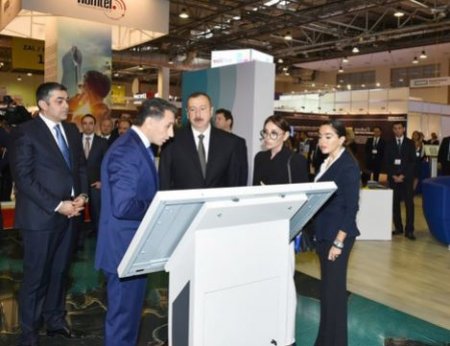 Prezident İlham Əliyev “Bakutel-2017” sərgisi ilə tanış olub