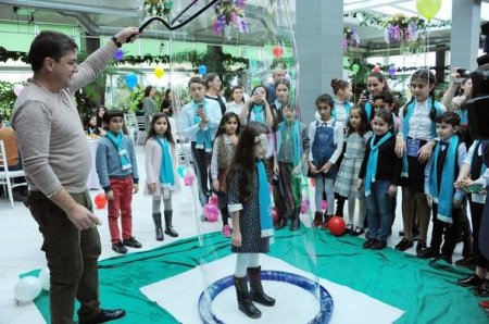 Leyla Əliyeva uşaqlar üçün keçirilən şənlikdə iştirak edib — FOTOLAR