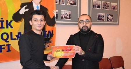 Nərimanov rayonunda "Gənclərin natiqlik bacarıqlarının inkişafı" layihəsinin növbəti təlimi keçirilib (FOTOLAR)