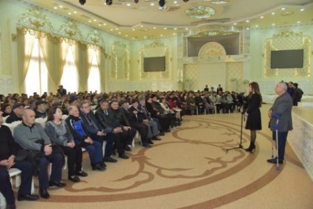 Nəsimi rayonunda aztəminatlı ailələrə bayram sovqatları verilib